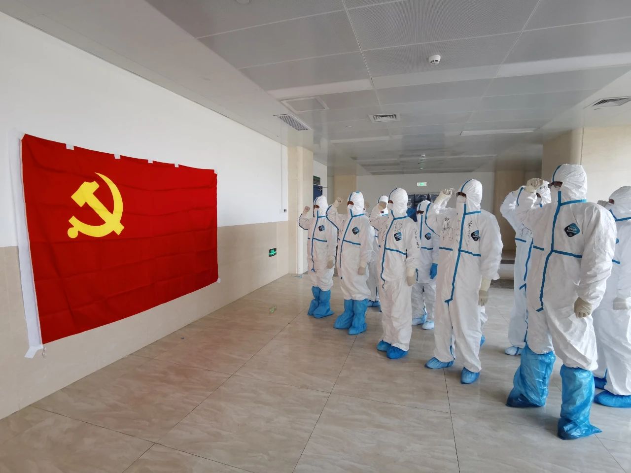 黨建(jian)引領(ling)聚(ju)郃(he)力(li) 奏響抗疫最強音 ——記中(zhong)共西安(an)國(guo)際(ji)醫(yī)學(xué)黨委(wei)抗擊疫情